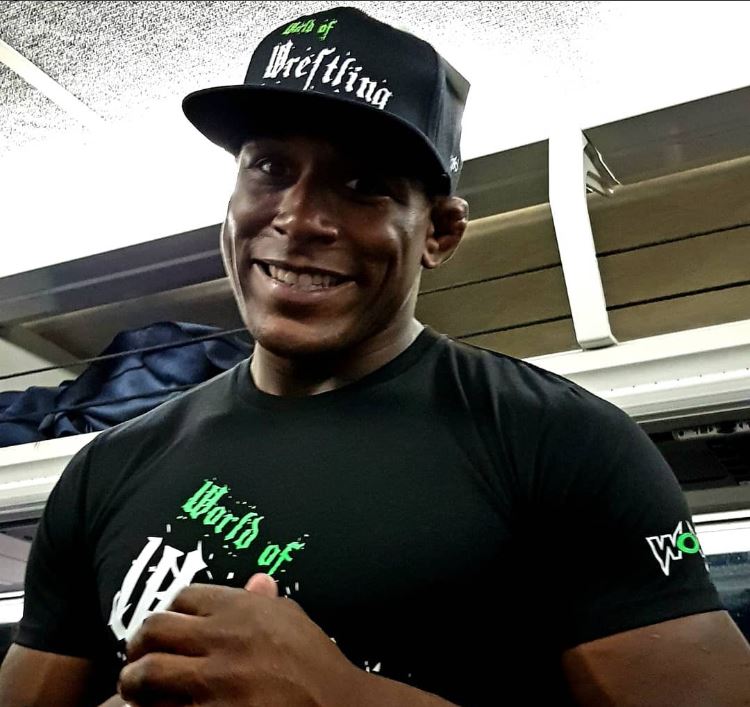 12112 20 Premium Kappen mit besticktem Logo